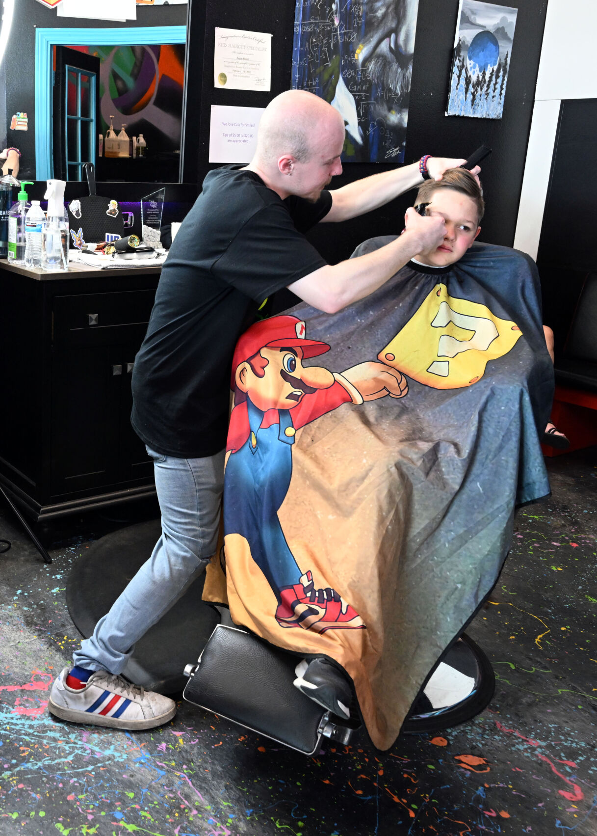 080222-news-haircuts16.JPG